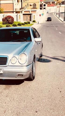 Mercedes E 240 1999, 280,000 km - 2.4 л - Bakı