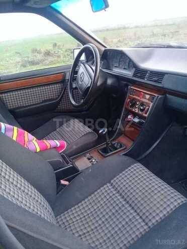 Mercedes E 200 1995, 258,000 km - 2.0 л - Biləsuvar