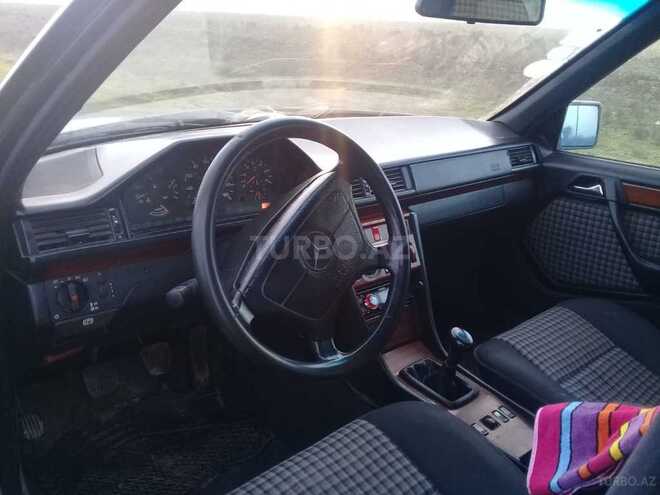 Mercedes E 200 1995, 258,000 km - 2.0 л - Biləsuvar