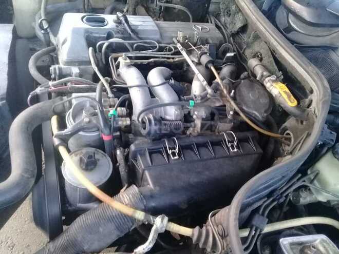 Mercedes E 200 1995, 258,000 km - 2.0 л - Biləsuvar
