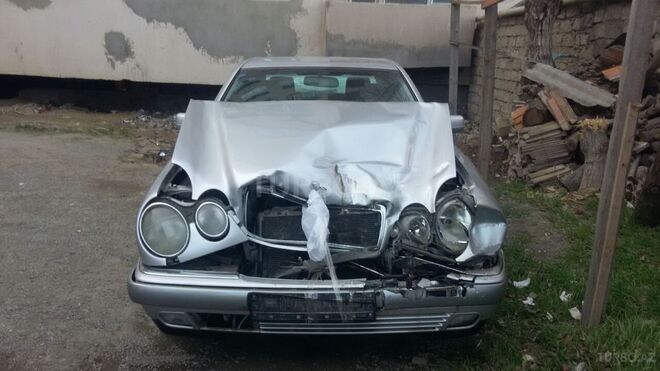 Mercedes E 240 1998, 178,000 km - 2.4 l - Bakı