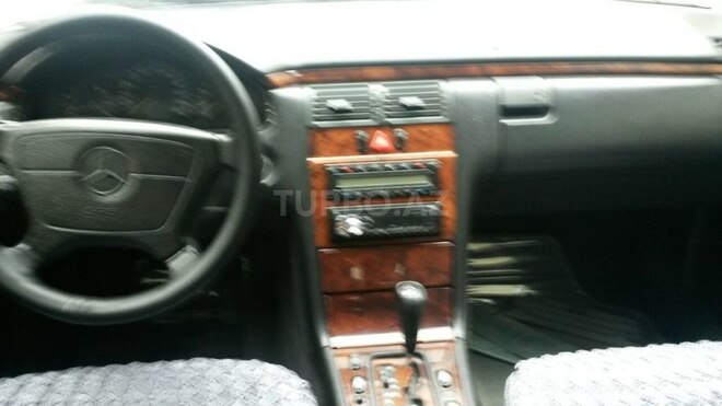 Mercedes E 240 1998, 178,000 km - 2.4 l - Bakı
