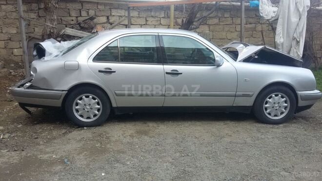 Mercedes E 240 1998, 178,000 km - 2.4 l - Bakı