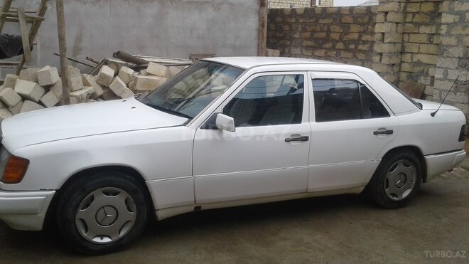 Mercedes E 200 1992, 325,428 km - 2.0 l - Bakı