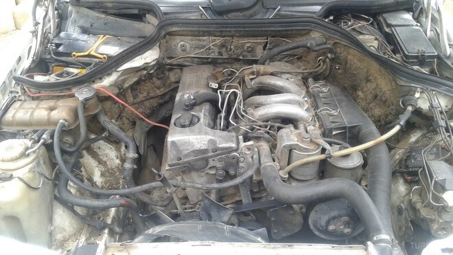 Mercedes E 200 1992, 325,428 km - 2.0 l - Bakı