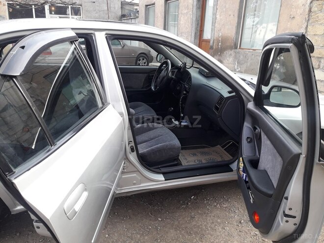 Hyundai Elantra 2001, 150,000 km - 2.0 l - Gəncə