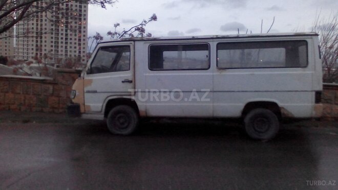 Mercedes 208 D 1992, 355,500 km - 2.2 л - Bakı