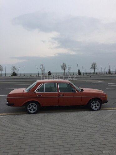 Mercedes E 230 1981, 537,666 km - 2.3 l - Bakı