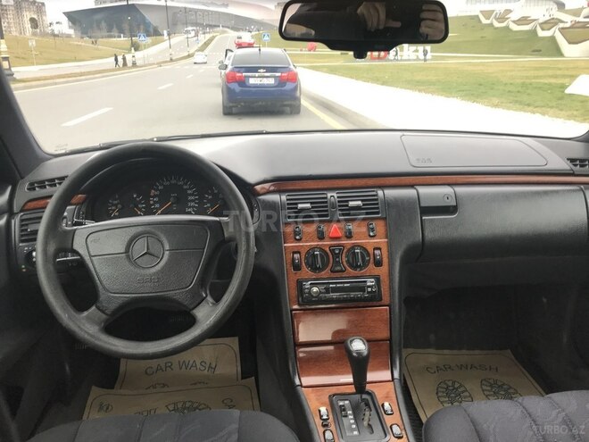 Mercedes E 200 1996, 324,676 km - 2.0 l - Bakı