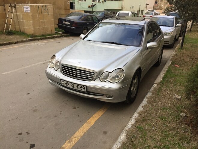 Mercedes C 270 2004, 272,343 km - 2.7 l - Bakı