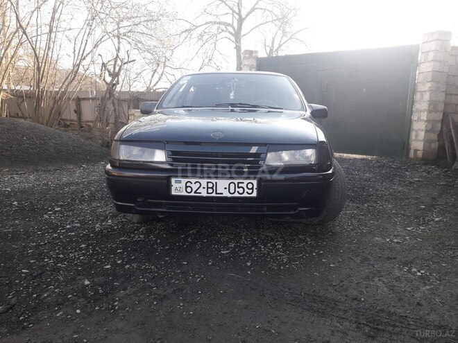 Opel Vectra 1992, 318,792 km - 1.6 l - Zaqatala
