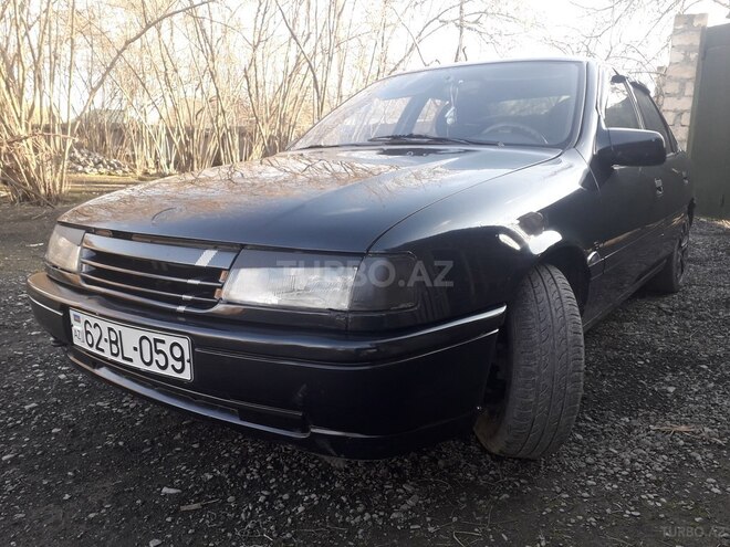 Opel Vectra 1992, 318,792 km - 1.6 l - Zaqatala