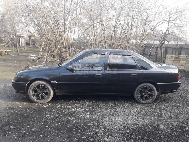 Opel Vectra 1992, 318,792 km - 1.6 l - Zaqatala