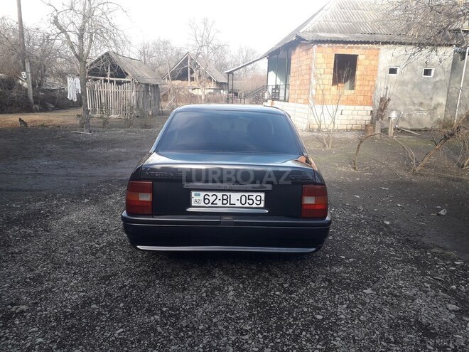 Opel Vectra 1992, 318,792 km - 1.6 l - Zaqatala