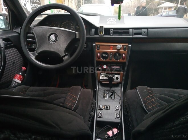 Mercedes E 260 1987, 320,000 km - 2.6 l - Bakı