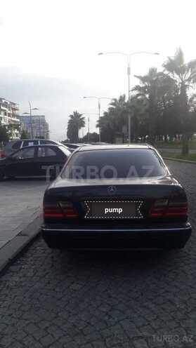 Mercedes E 220 2002, 289,000 km - 2.2 l - Bakı