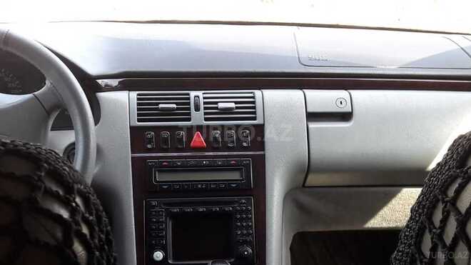 Mercedes E 220 2002, 289,000 km - 2.2 l - Bakı