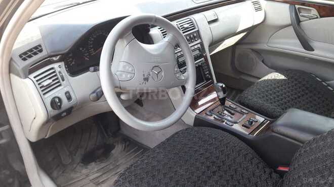 Mercedes E 220 2002, 289,000 km - 2.2 l - Bakı
