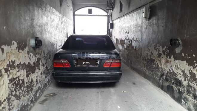Mercedes E 220 2002, 289,000 km - 2.2 l - Bakı
