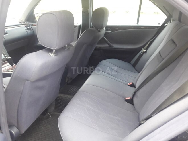 Mercedes E 220 2001, 279,000 km - 2.2 l - Bakı