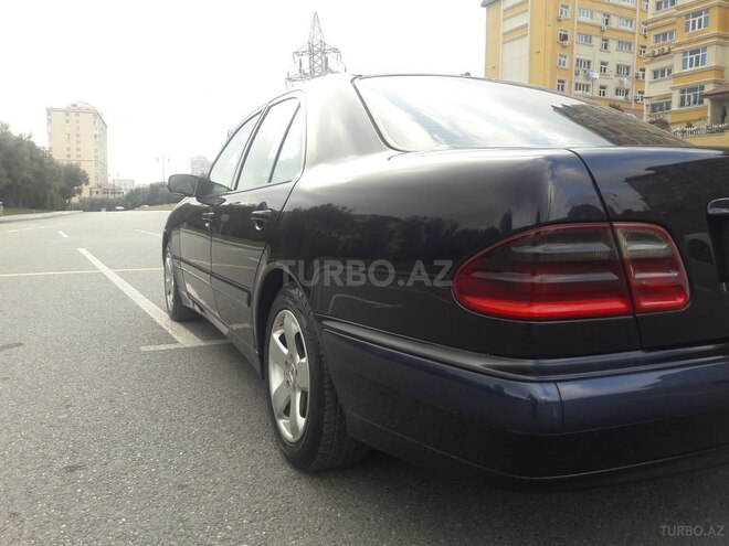 Mercedes E 220 2001, 279,000 km - 2.2 l - Bakı