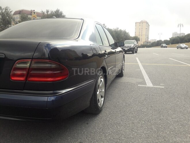 Mercedes E 220 2001, 279,000 km - 2.2 l - Bakı