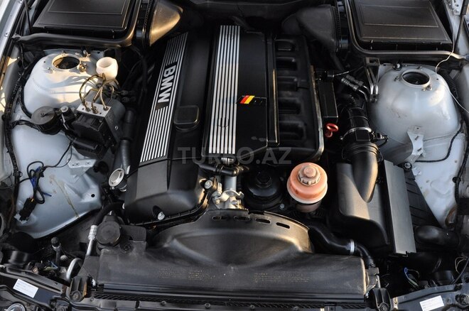 BMW 523 1999, 207,000 km - 2.5 l - Bakı