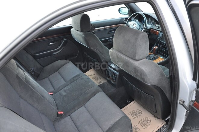 BMW 523 1999, 207,000 km - 2.5 l - Bakı