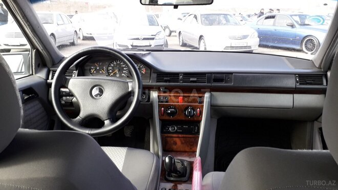 Mercedes E 230 1991, 293,000 km - 2.3 l - Bakı