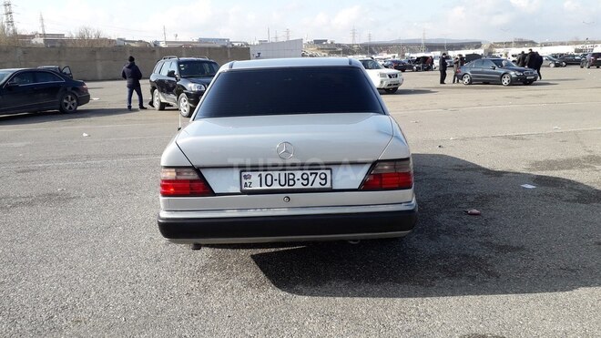 Mercedes E 230 1991, 293,000 km - 2.3 l - Bakı