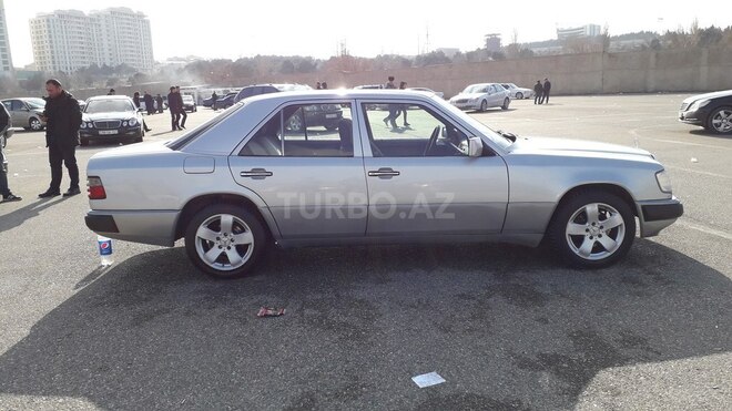 Mercedes E 230 1991, 293,000 km - 2.3 l - Bakı
