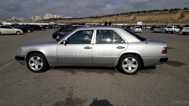 Mercedes E 230 1991, 293,000 km - 2.3 l - Bakı