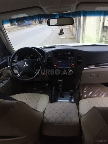 Mitsubishi Pajero 2010, 191,600 km - 3.5 л - Bakı