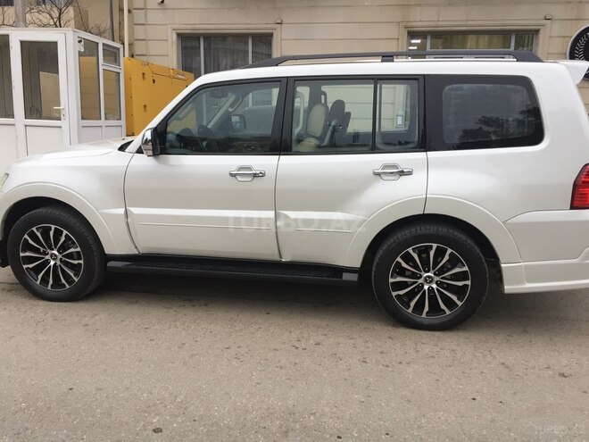 Mitsubishi Pajero 2010, 191,600 km - 3.5 л - Bakı