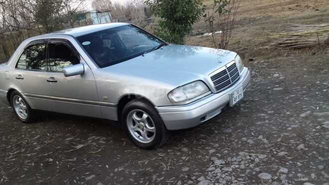 Mercedes C 220 1996, 331,000 km - 0.2 l - Ucar