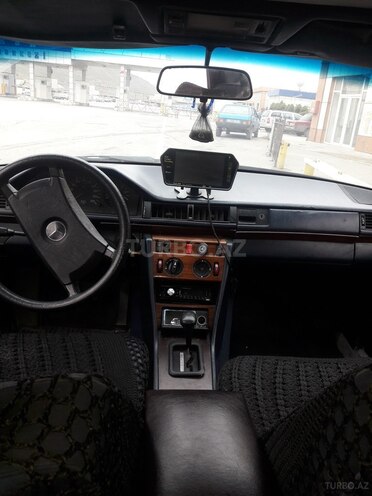 Mercedes E 300 1992, 236,563 km - 3.0 l - Bakı