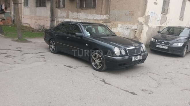 Mercedes E 200 1998, 235,000 km - 2.0 l - Bakı