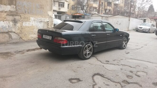 Mercedes E 200 1998, 235,000 km - 2.0 l - Bakı