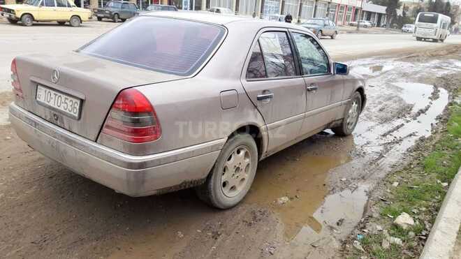 Mercedes C 180 1994, 122,000 km - 1.8 l - Salyan