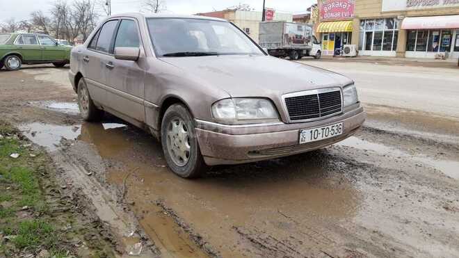 Mercedes C 180 1994, 122,000 km - 1.8 l - Salyan