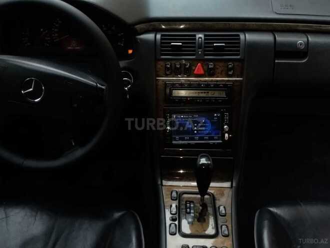 Mercedes E 220 2001, 294,000 km - 2.2 l - Bakı