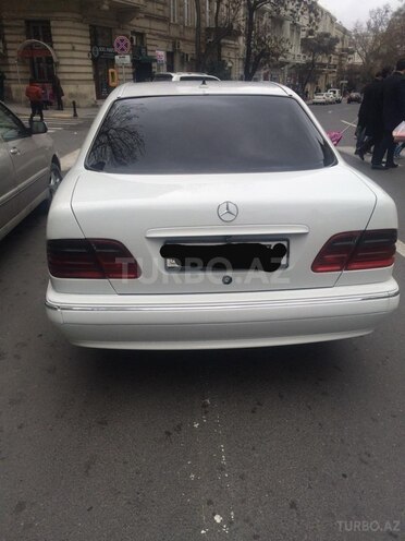 Mercedes E 220 2001, 294,000 km - 2.2 l - Bakı