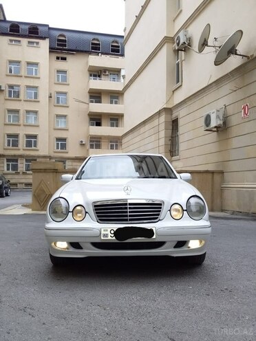 Mercedes E 220 2001, 294,000 km - 2.2 l - Bakı