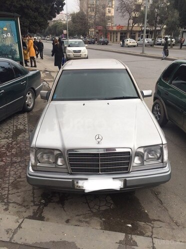 Mercedes E 220 1995, 301,010 km - 2.2 l - Bakı