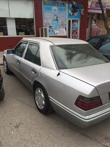 Mercedes E 220 1995, 301,010 km - 2.2 l - Bakı
