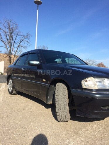 Mercedes C 240 1998, 272,656 km - 2.4 l - Quba