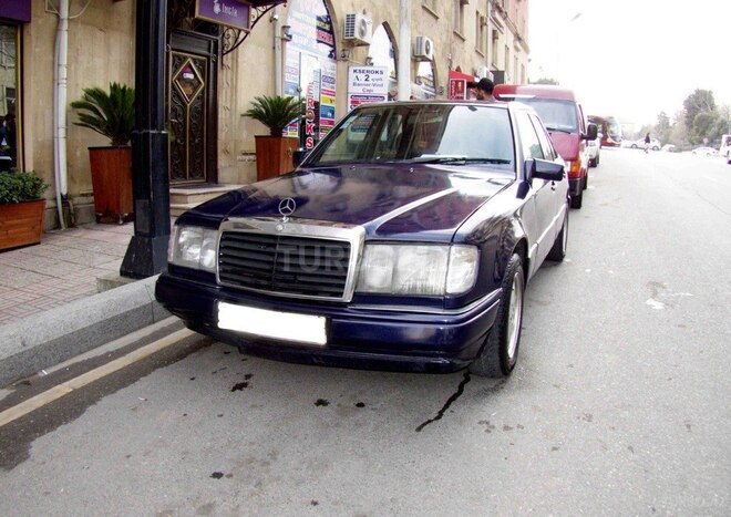 Mercedes E 200 1992, 480,000 km - 2.0 l - Bakı
