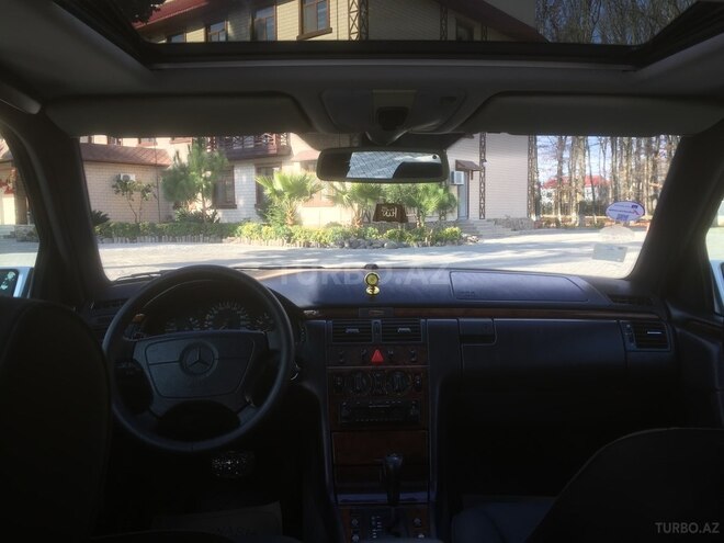 Mercedes E 240 1998, 260,000 km - 2.4 l - Bakı