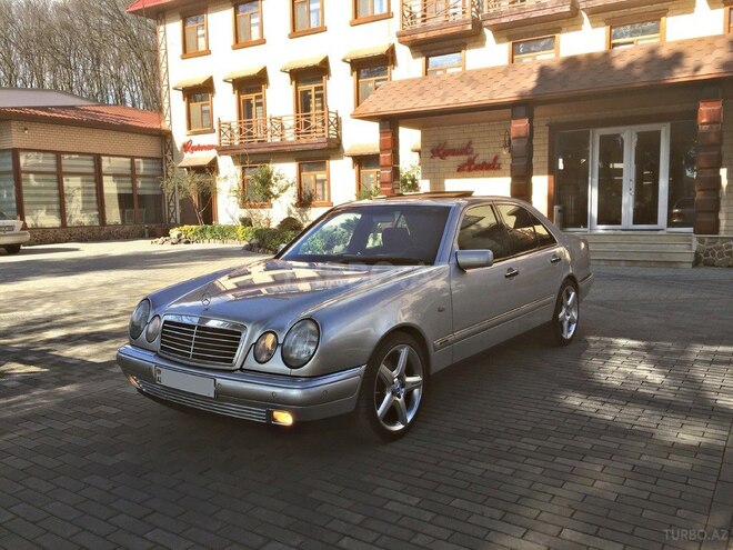 Mercedes E 240 1998, 260,000 km - 2.4 l - Bakı