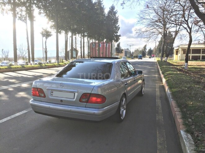 Mercedes E 240 1998, 260,000 km - 2.4 l - Bakı